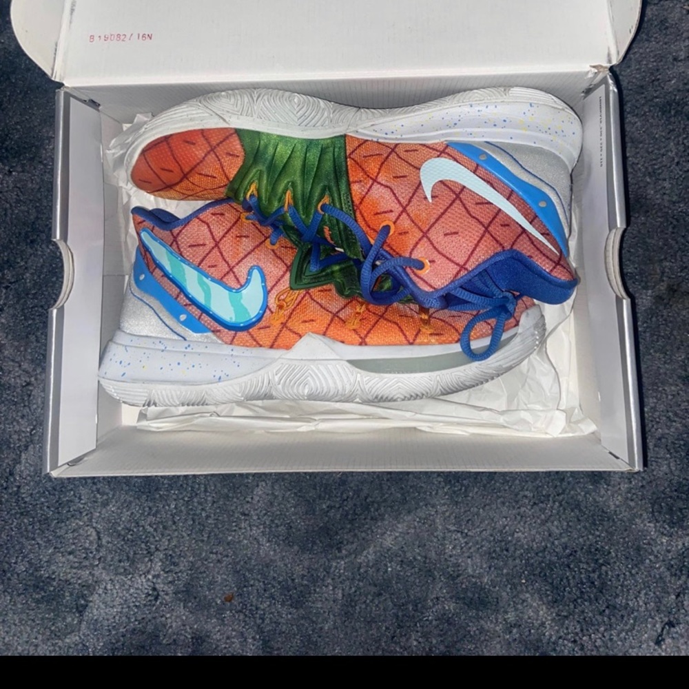 Kyrie 5 pineapple house SpongeBob series